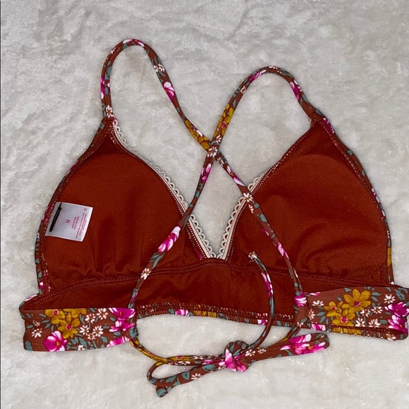 Swimsuit top - Picture 2 of 3